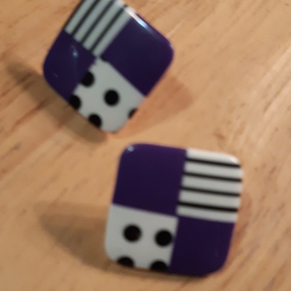 Vintage Earrings - Picture 2 of 3